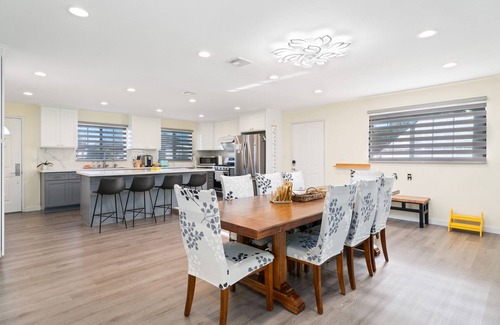 Harbor Casa | Serene Retreat in East Long Beach