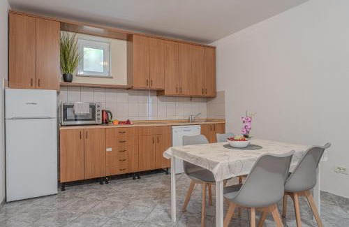 Koper Apartamento | Serene Retreat St Anton Apartments - Happy Rentals