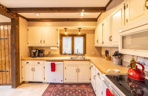 Cresco Casa | ¡Nuevo! 4BR Serene Mountain Cabin w / Creek Views!