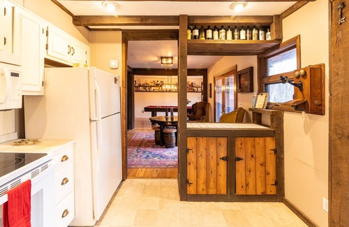 Cresco Casa | ¡Nuevo! 4BR Serene Mountain Cabin w / Creek Views!