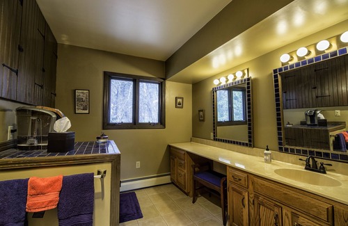 Cresco Casa | ¡Nuevo! 4BR Serene Mountain Cabin w / Creek Views!