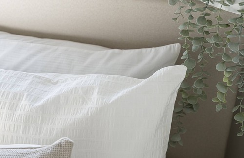 Little Burgundy Apartamento | Serene Scandinavian Downtown Space - Spa & Parking