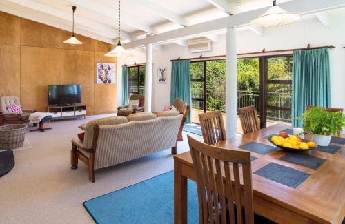 Anakiwa Casa | Serene Sounds - Anakiwa Holiday Home