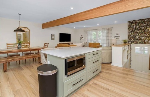 Roeland Park Casa | Serene Stay in KC Highly Rated Spacious