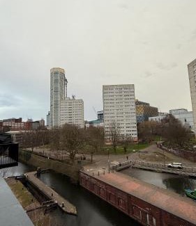 The Westside Apartamento | Serene- Stunning Two Bedroom 2 washroom, Spacious, dual aspect lounge, Jwellery Quarter, Birmingham City Centre