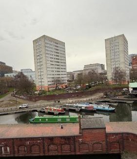 The Westside Apartamento | Serene- Stunning Two Bedroom 2 washroom, Spacious, dual aspect lounge, Jwellery Quarter, Birmingham City Centre