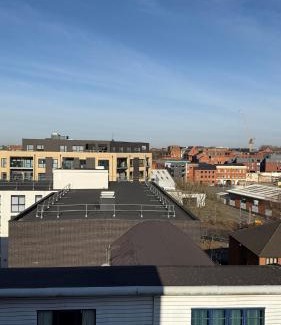 The Westside Apartamento | Serene- Stunning Two Bedroom 2 washroom, Spacious, dual aspect lounge, Jwellery Quarter, Birmingham City Centre