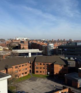 The Westside Apartamento | Serene- Stunning Two Bedroom 2 washroom, Spacious, dual aspect lounge, Jwellery Quarter, Birmingham City Centre