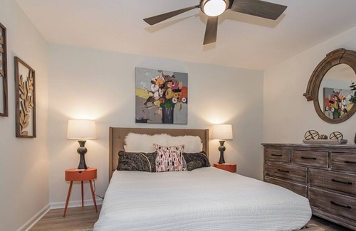 Crabtree Apartamento | Serene & Stylish 2-Bedroom House Within Walking Distance of Crabtree Valley Mall