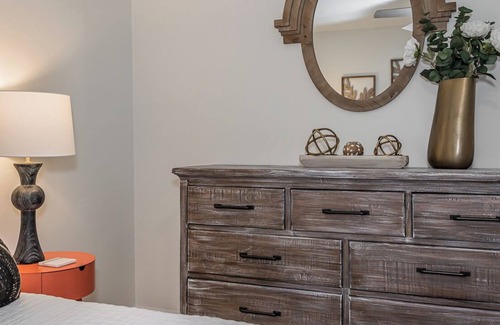 Crabtree Apartamento | Serene & Stylish 2-Bedroom House Within Walking Distance of Crabtree Valley Mall
