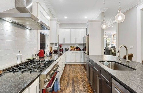 Wilmington Historic District Casa | Serene & sunlit getaway with spacious rooms & great patio - near beach & golf