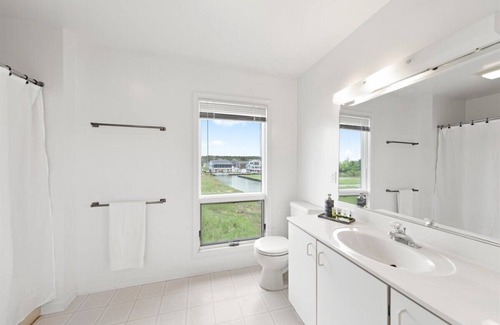 West Ocean City Casa | Serene Sunrise & Shimmering Skyline. 5 Star Hosts
