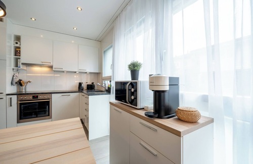 Safenwil Apartamento | Serene Swiss Apt - scenic balcony views + parking