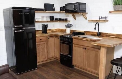 Sanford Casa | Serene Tiny Home Oasis: Sauna & Cold Plunge