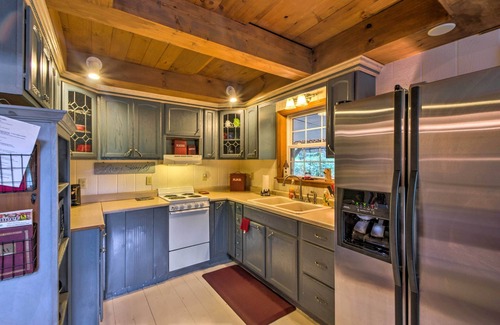 Todd Casa | ¡NUEVO! Serene Todd Home w / Private Pond & Creek!