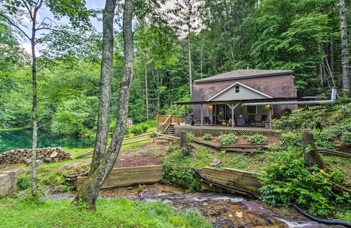 Todd Casa | ¡NUEVO! Serene Todd Home w / Private Pond & Creek!