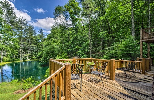 Todd Casa | ¡NUEVO! Serene Todd Home w / Private Pond & Creek!