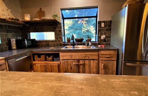 Twin Peaks Cabina | Modern, Rustic, Spanish Escape - Casa Ortega
