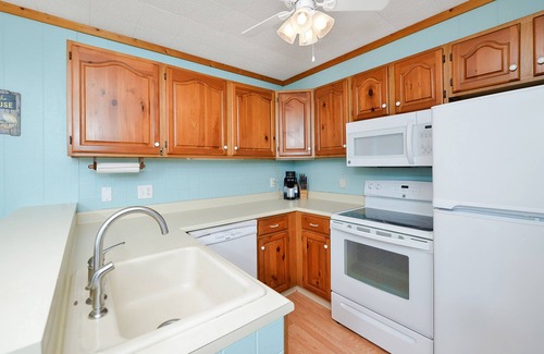 Selbyville Casa | Serene Waterfront Home En Fenwick Island - Pasos para la piscina. Minutos a la playa.
