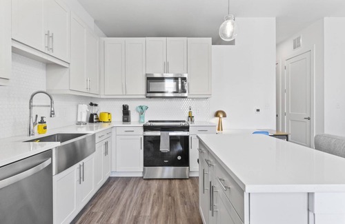 Highland Apartamento | Serene West Downtown Studio w Washer Dryer