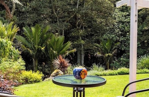 Glenbervie Casa | Lujosa casa moderna con un estilo de vida sereno en Whangarei, con árboles y vis