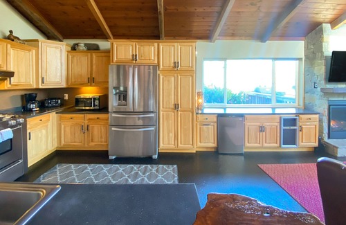 Freestone Casa | Serene wine country retreat with ample outdoor living, gas grill, & fireplace