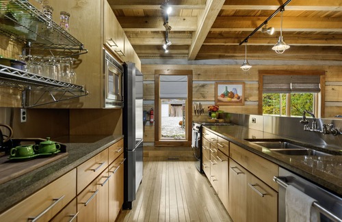 Unionville Cabina | Summer Forest Sanctuary: Adventure & Relaxation Near Lake Lemon