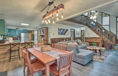 Tobyhanna Cabina | Serene Woods Retreat:Backyard Firepit Pet-Friendly