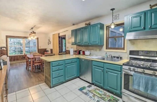 Tobyhanna Cabina | Serene Woods Retreat:Backyard Firepit Pet-Friendly