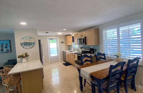 Sarasota Casa | Serene yard and pool, 1 mile to beach, pets OK, patio TV, Kayaks