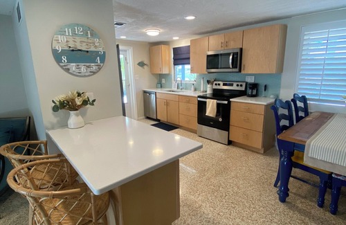 Sarasota Casa | Serene yard and pool, 1 mile to beach, pets OK, patio TV, Kayaks