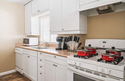 Eastside Casa | Serene+Yard+Porch&EZ Bike2beach W/D+FreeParking