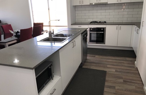 Pakenham Casa | Relájese y descanse en una casa nueva.