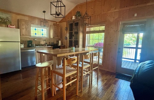 Fort Payne Cabina | Serenity at Little River Canyon with Private Lake and Dock