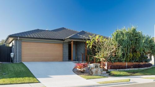 Emerald Beach Casa | Serenity Bay Retreat - Luxury Coastal Living