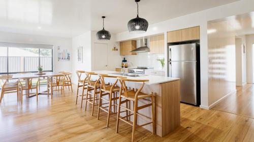 Emerald Beach Casa | Serenity Bay Retreat - Luxury Coastal Living
