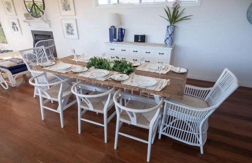 Casuarina Casa | SERENITY BEACH RETREAT - Hamptons Beach HavenCasuarina - capacidad para 14 -7 habitaciones