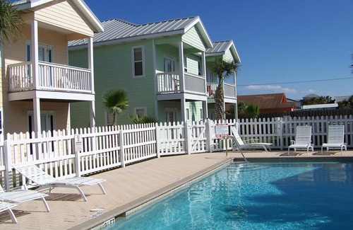 Holiday Beach Casa | Alquiler mensual disponible! '"SERENITY by the SEA", piscina, paseo a la playa