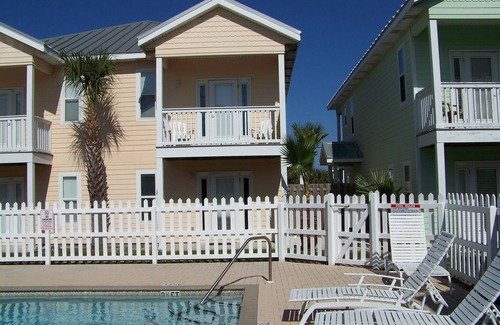 Holiday Beach Casa | Alquiler mensual disponible! '"SERENITY by the SEA", piscina, paseo a la playa