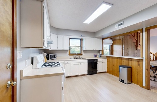 Buxton Casa | Serenity by the Lake-Spacious decks, peaceful retreat, and beachside bliss await