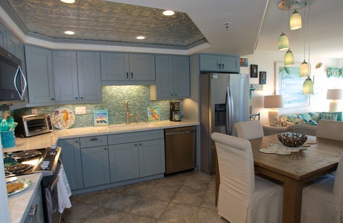 Imperial Beach Condominio | Serenity by the Sea ~ So SD ~ "Imperial Beach Chic" ~ Lux Oceanfront 3Bd Condo w / Pool