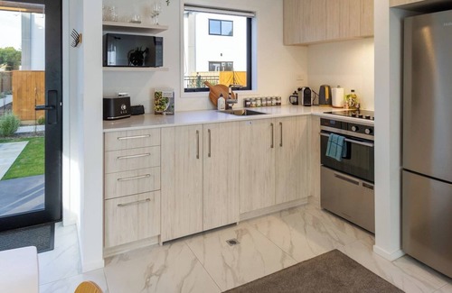 New Brighton Casa | Serenity by the Sea: Coastal Escape1 bed 1 bath