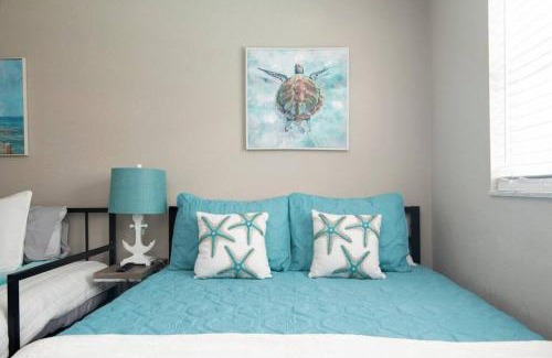Apollo Beach Apartamento | Serenity by the Sea Heated Pool and Spa