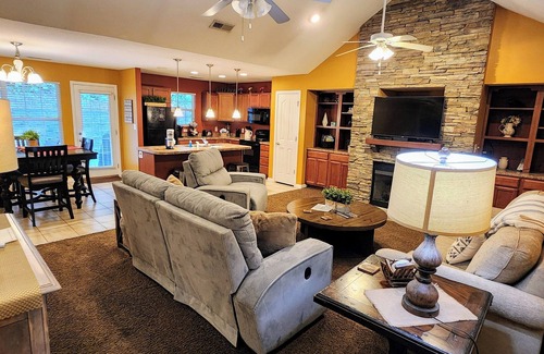 Pigeon Forge Cabaña | Reserve para agosto y septiembre y obtenga un 15% de descuento en 3 o más noches.