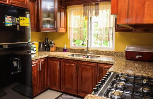 Runaway Bay Apartamento | Serenity Escape Apt 3
