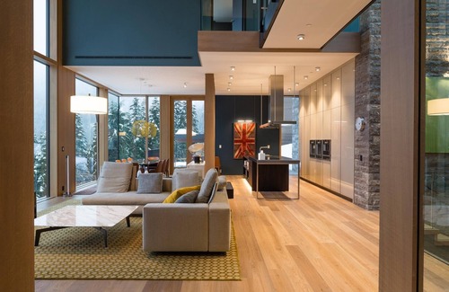 Whistler Creekside Chalet De Esquí | Serenity Estate Kadenwood | Ski-In Out, Hot Tub, Pool Table, Cinema Room