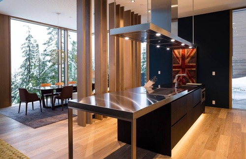 Whistler Creekside Chalet De Esquí | Serenity Estate Kadenwood | Ski-In Out, Hot Tub, Pool Table, Cinema Room
