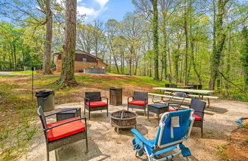 Southwest Raleigh Casa | Serenity Haven Pond View with Pool