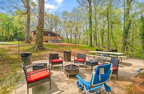 Southwest Raleigh Casa | Serenity Haven Pond View with Pool