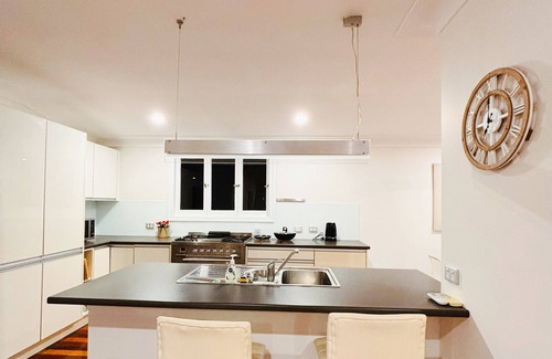 Kenmore Casa | Serenity Haven Villa Near Shopping Mall